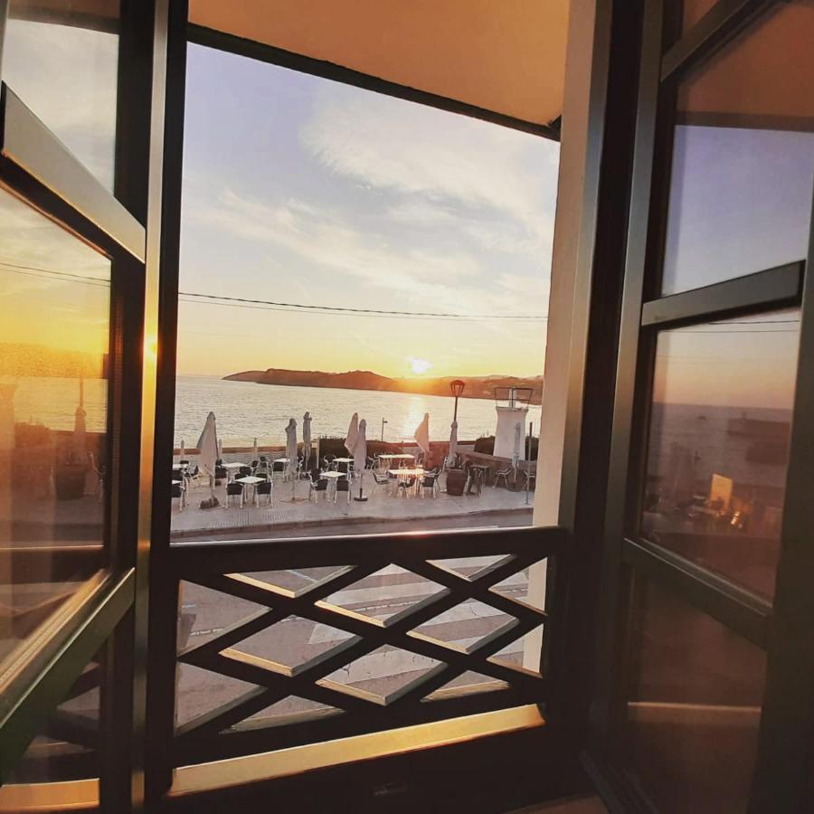 Apartamentos El Muelle โกมิญาส ภายนอก รูปภาพ
